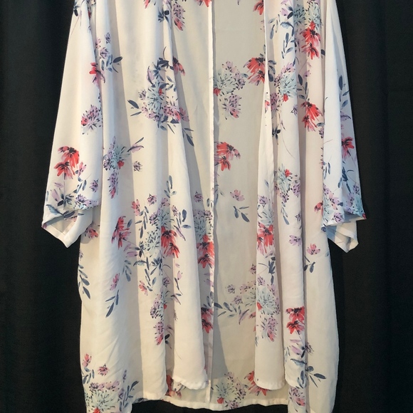 Floral Cardigan- Plus Size - Picture 2 of 3